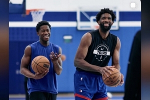 加入过程！詹姆斯转发恩比德训练照：相信过程！