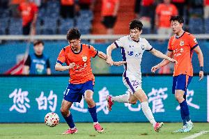 刘洋：球队最近伤病问题比较多，最夸张的时候只有13、14个人训练
